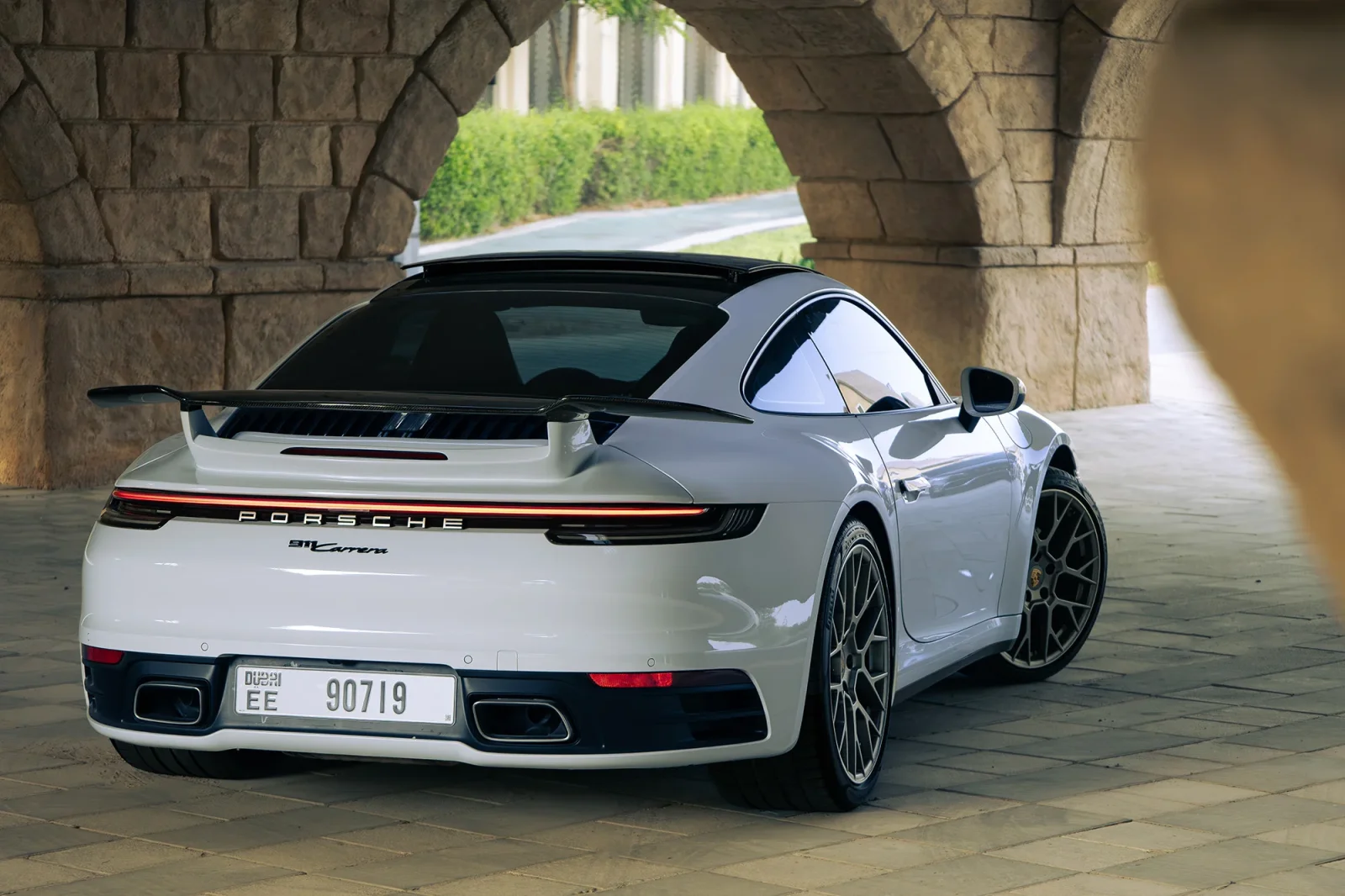 Huren Porsche 911  Wit 2023 in Dubai - 13 