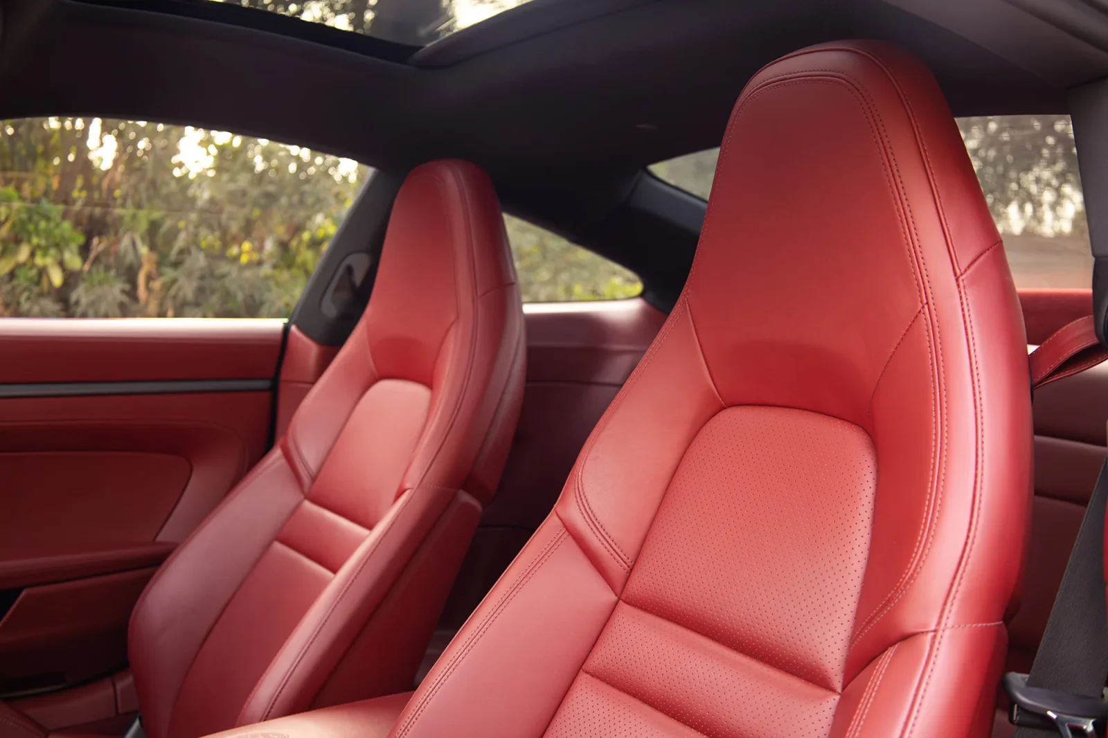 Huren Porsche 911  Wit 2023 in Dubai - 3 