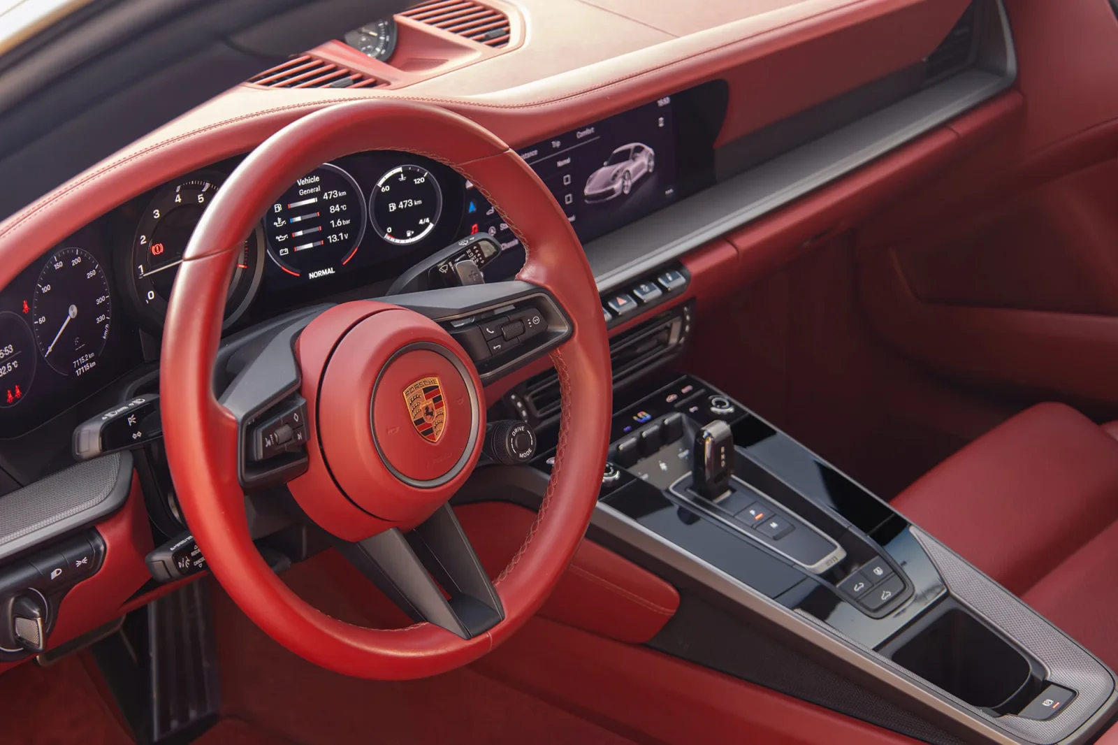 Huren Porsche 911  Wit 2023 in Dubai - 4 