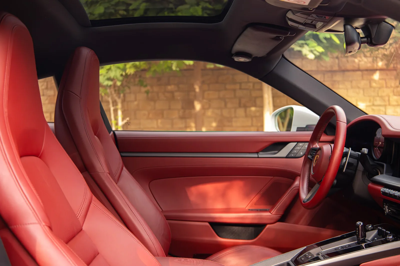 Huren Porsche 911  Wit 2023 in Dubai - 6 