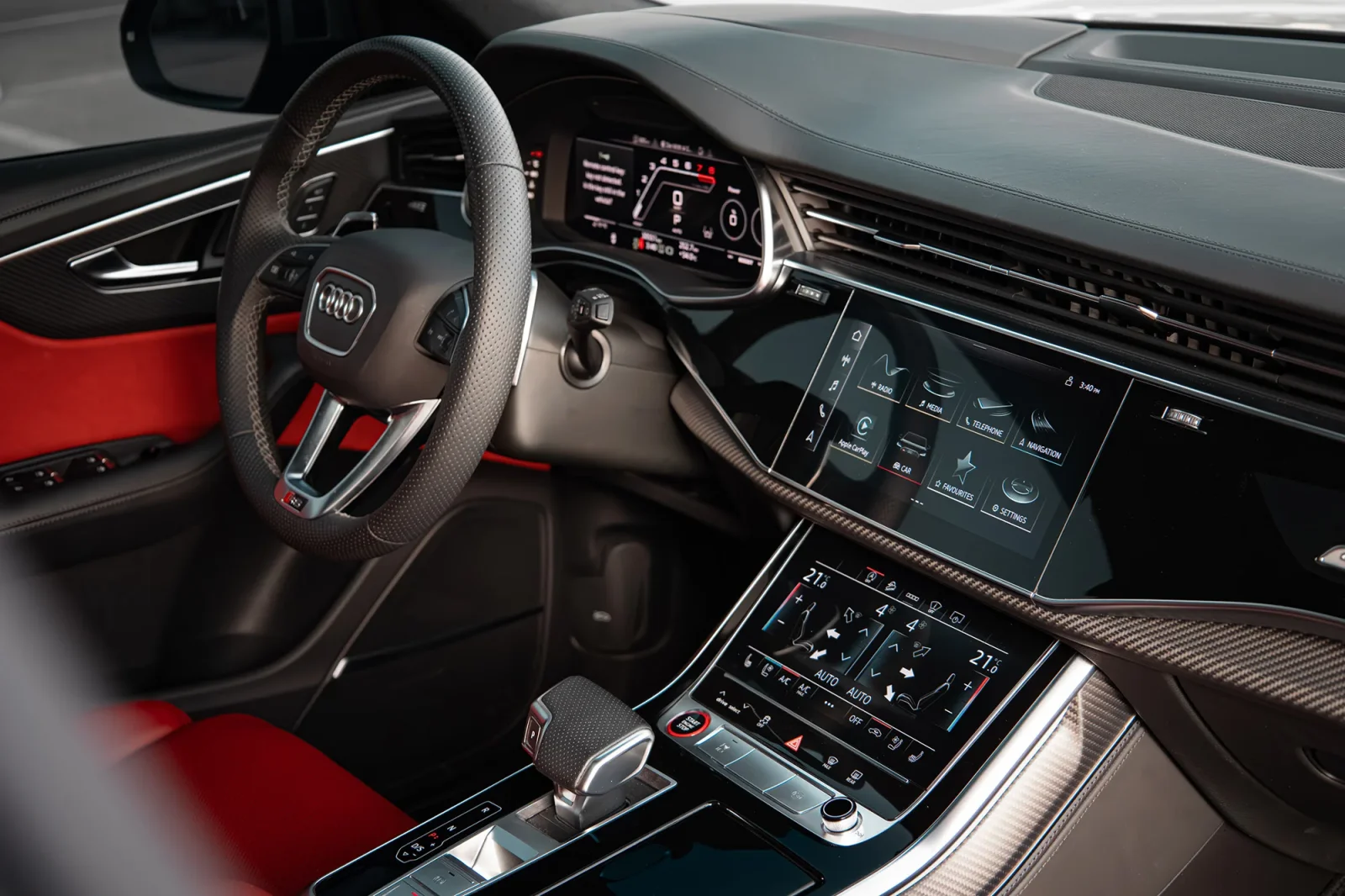 Affitto Audi RS Q8  Grigio 2023 in Dubai - 3 