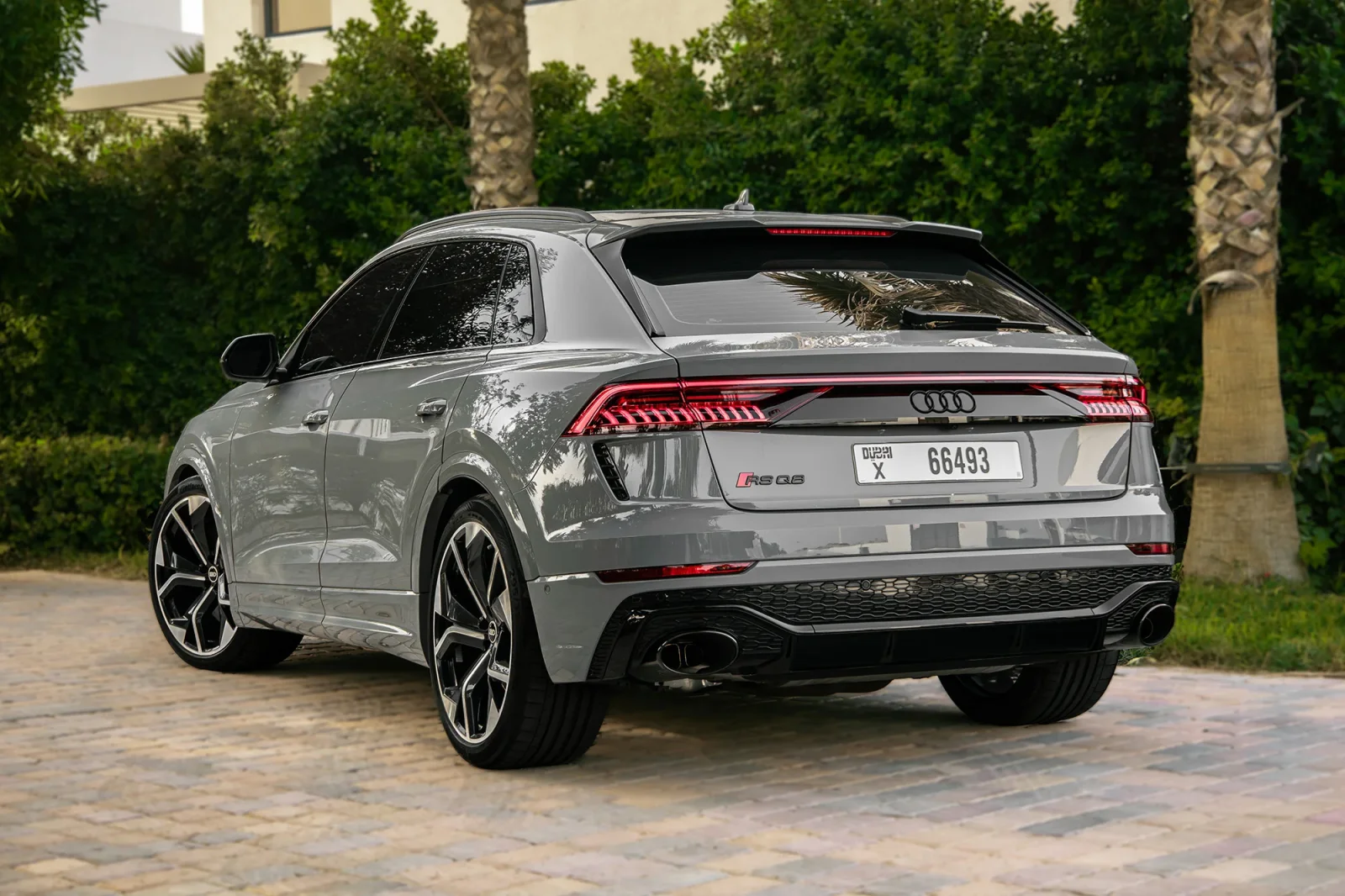Affitto Audi RS Q8  Grigio 2023 in Dubai - 10 