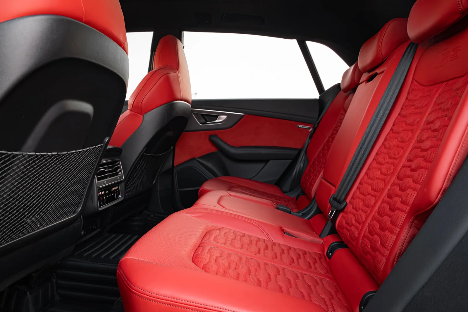 Affitto Audi RS Q8  Grigio 2023 in Dubai - 5 