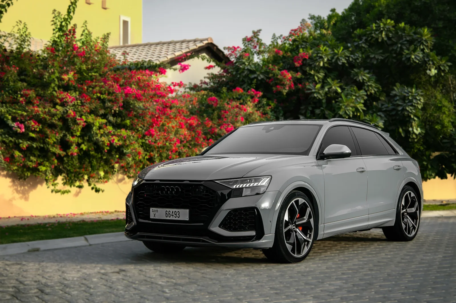 Affitto Audi RS Q8  Grigio 2023 in Dubai - 14 