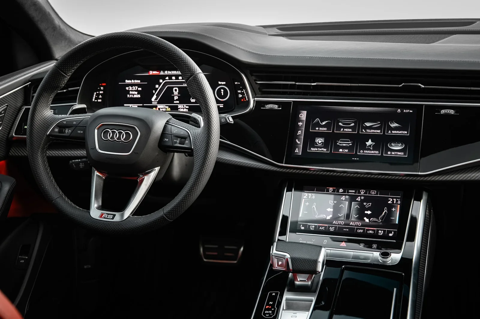 Affitto Audi RS Q8  Grigio 2023 in Dubai - 6 