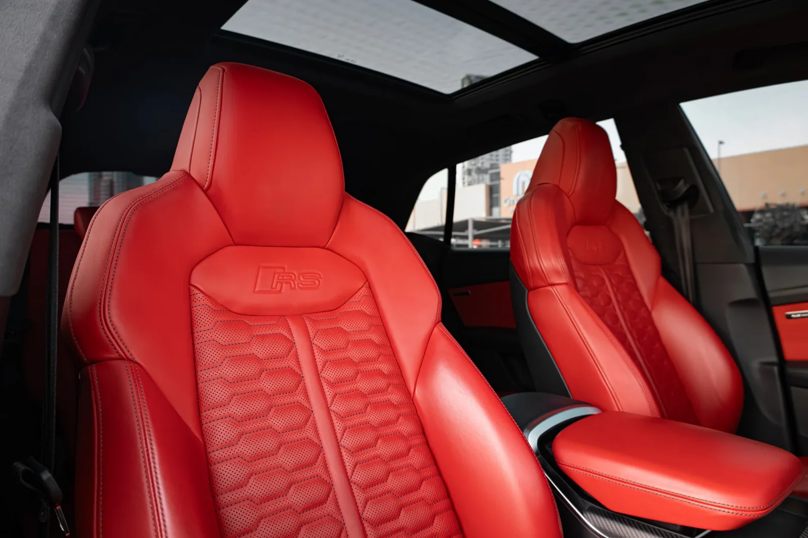 Affitto Audi RS Q8  Grigio 2023 in Dubai - 7 