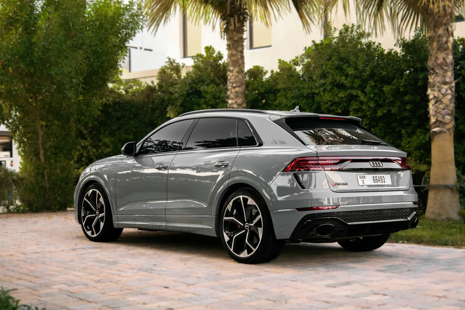 Affitto Audi RS Q8  Grigio 2023 in Dubai - 13 