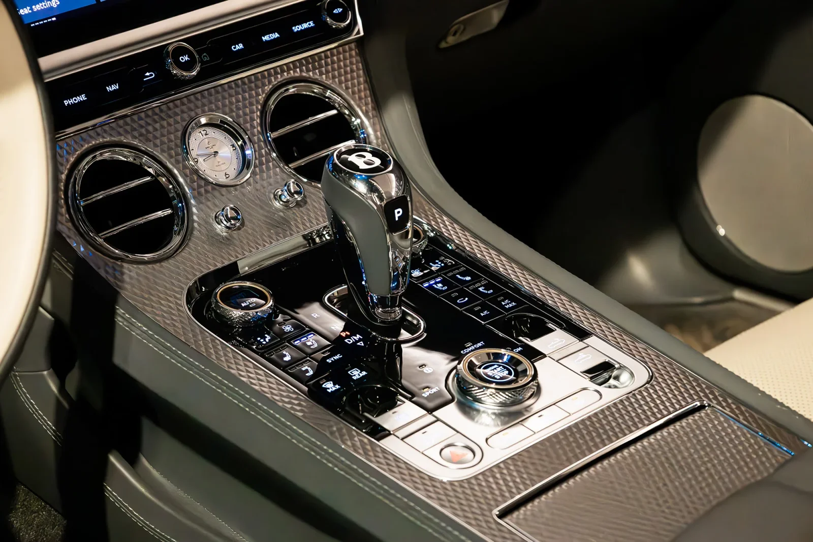 Alquiler Bentley Continental GT Mulliner  Blanco 2022 en Dubái - 5 