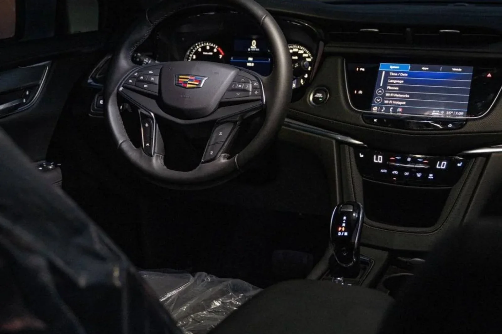 Аренда Cadillac XT5  Белый 2022 в Дубае - 2 