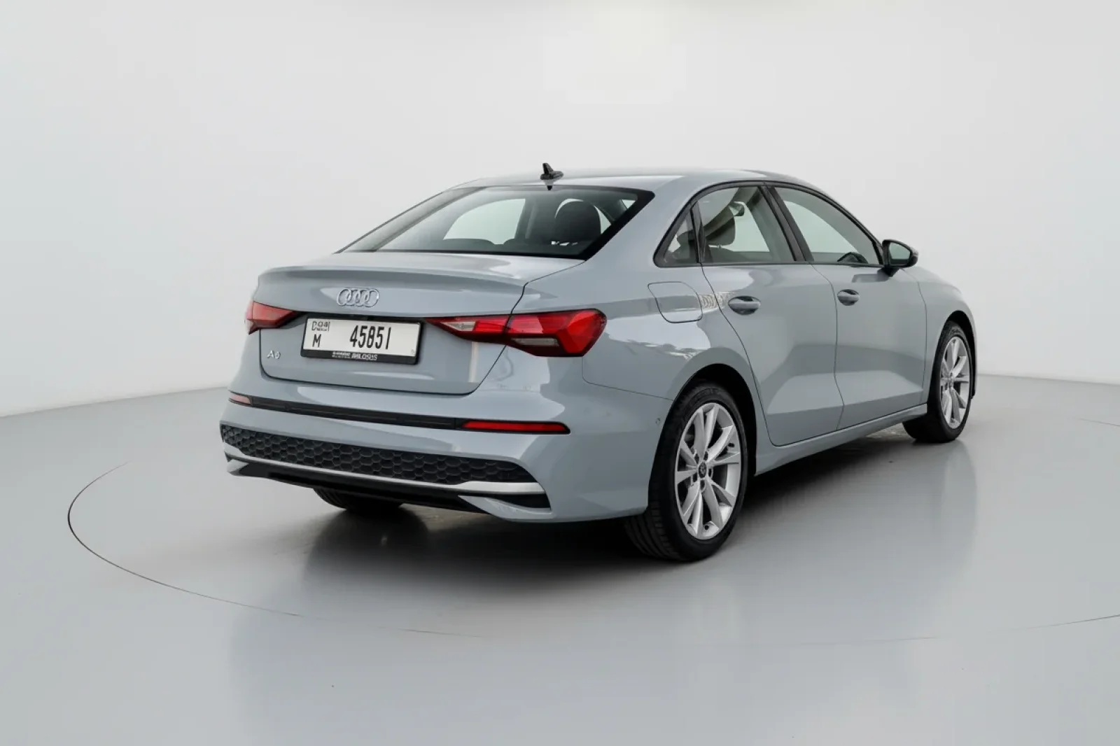 Kiralık Audi A3  Gri 2025 içinde Dubai - 5 