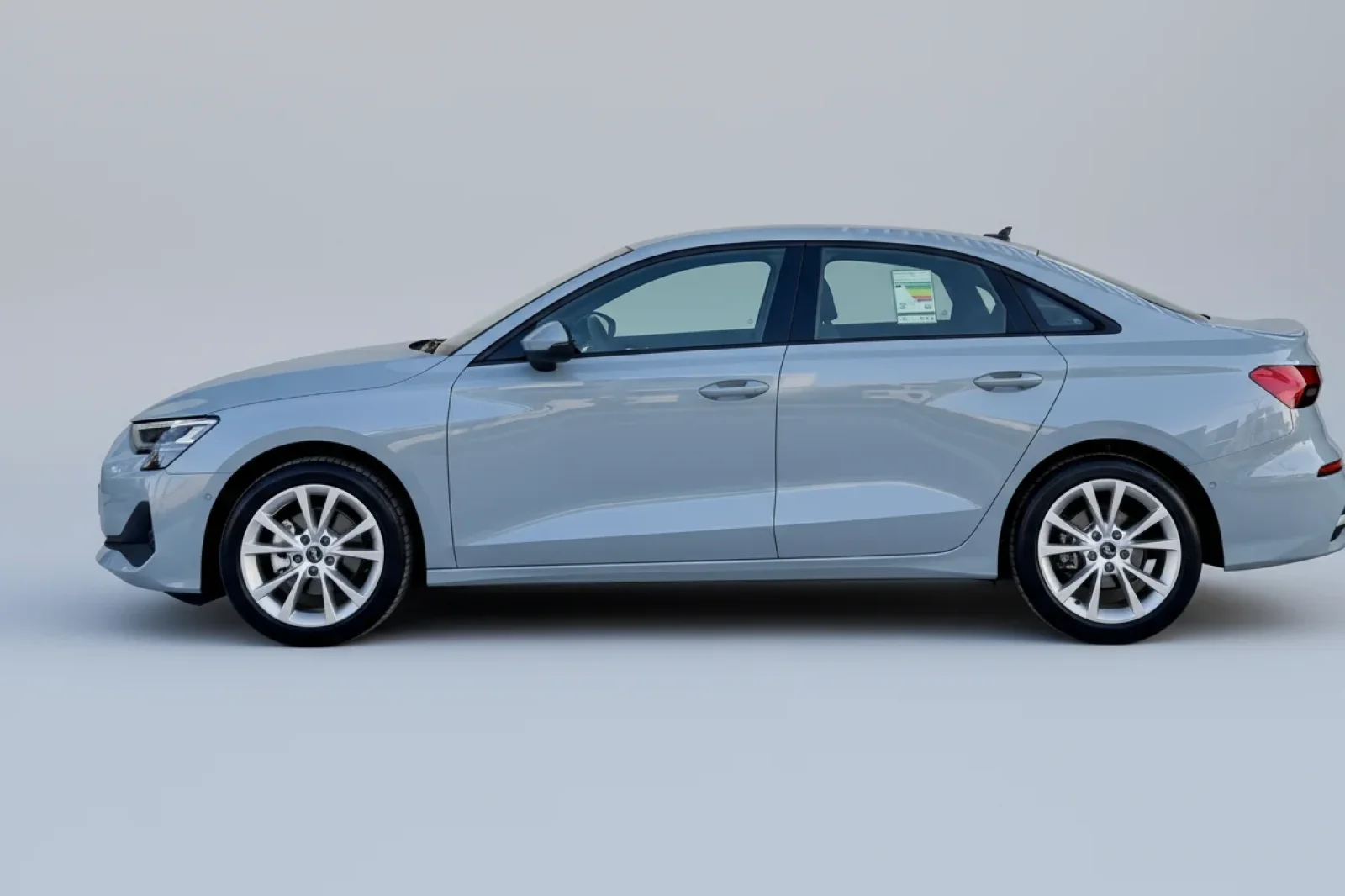 Kiralık Audi A3  Gri 2025 içinde Dubai - 4 