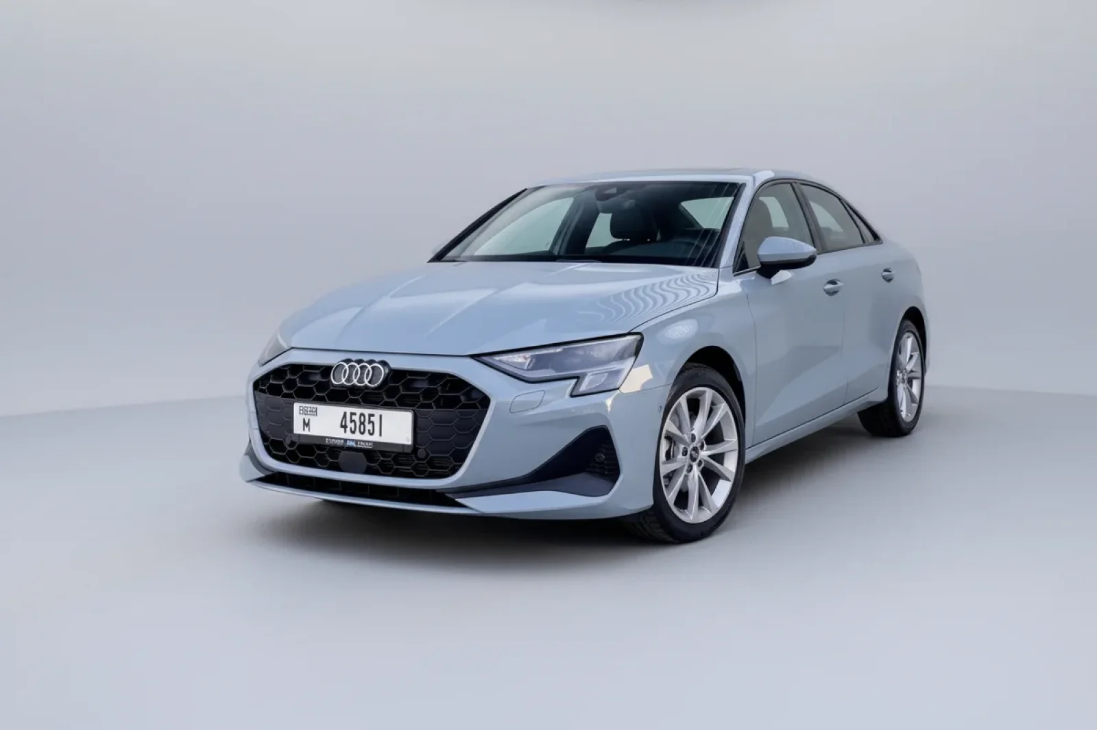 Kiralık Audi A3  Gri 2025 içinde Dubai