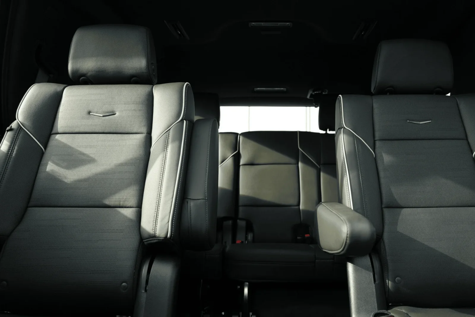 Affitto Cadillac Escalade  Nero 2025 in Dubai - 6 