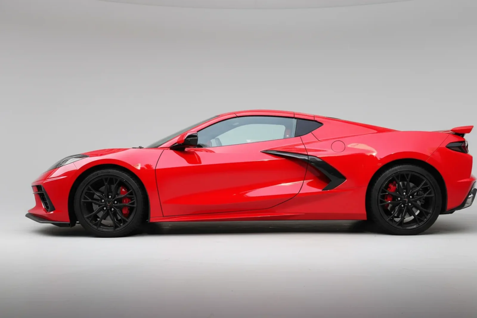 Loyer Chevrolet Corvette  Rouge 2025 en Dubai - 2 