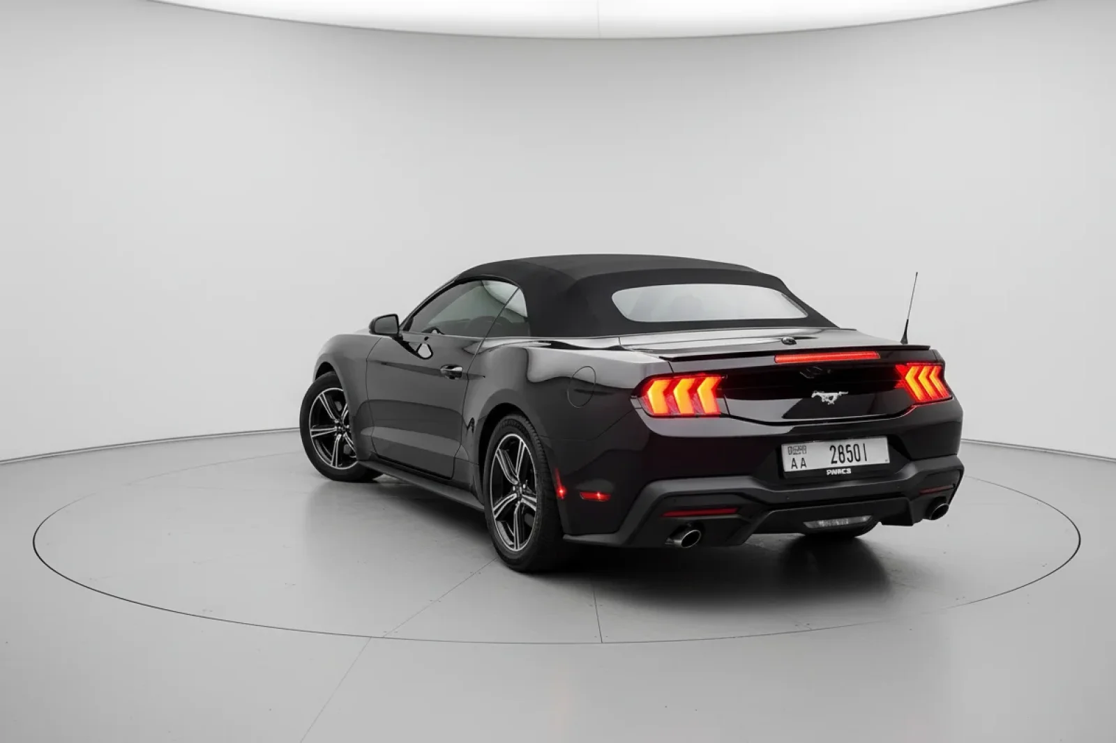 Alquiler Ford Mustang  Negro 2024 en Dubái - 2 