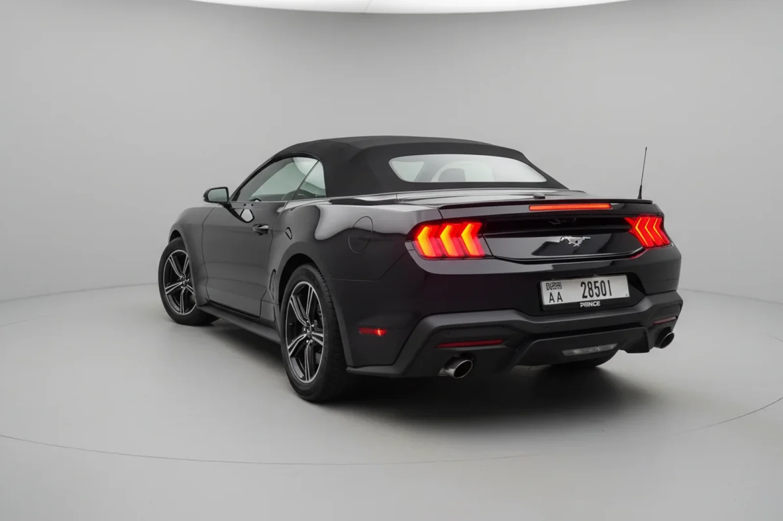 Alquiler Ford Mustang  Negro 2024 en Dubái - 6 