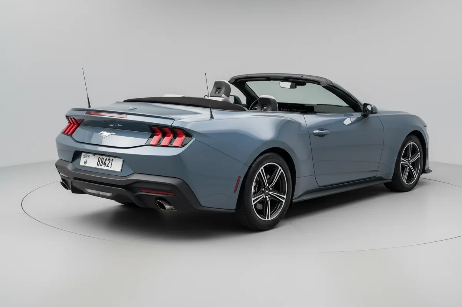 Alquiler Ford Mustang  Azul 2024 en Dubái - 2 