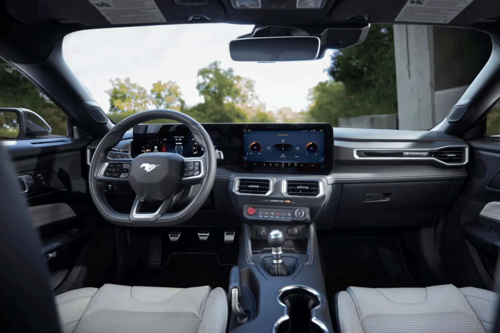 Alquiler Ford Mustang  Azul 2024 en Dubái - 3 