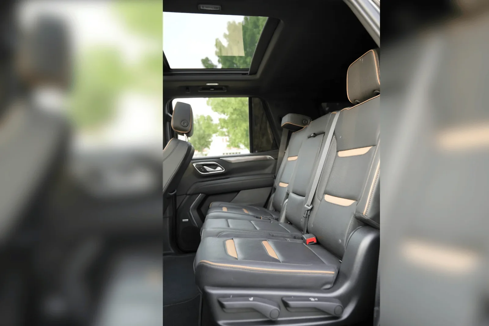 Loyer GMC Yukon AT4 Noir 2023 en Dubai - 7 