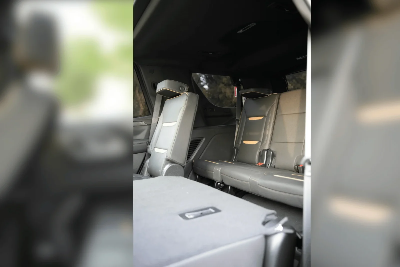 Loyer GMC Yukon AT4 Noir 2023 en Dubai - 4 