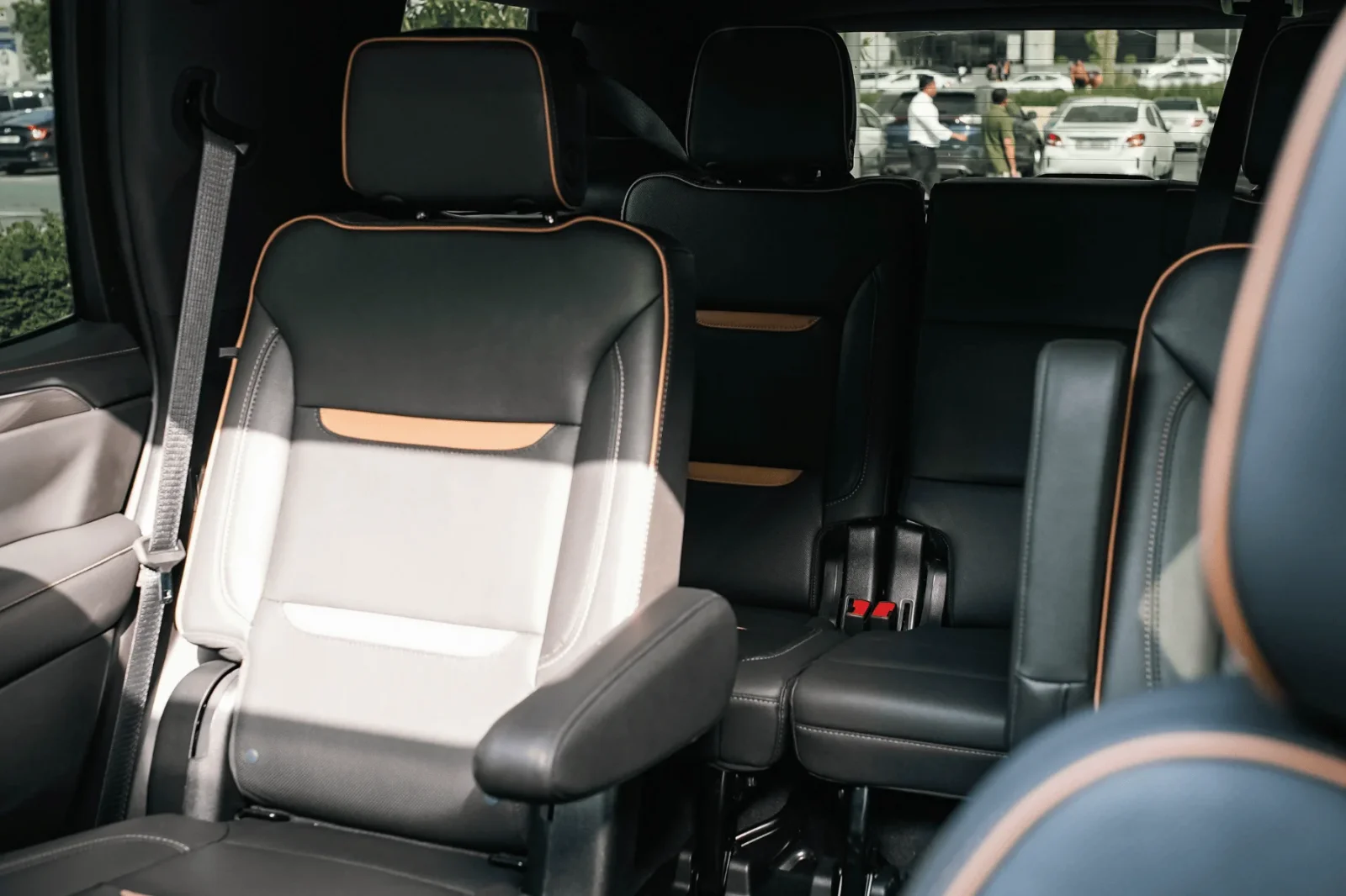 Loyer GMC Yukon AT4 Noir 2023 en Dubai - 5 