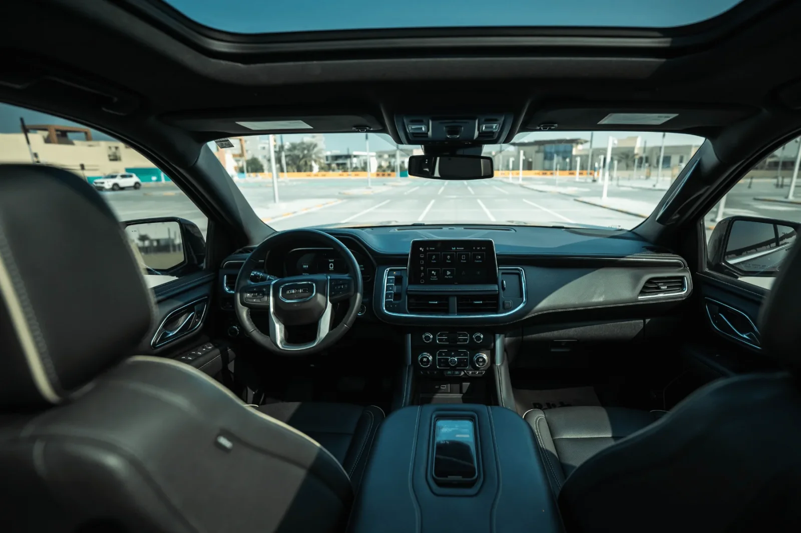 Loyer GMC Yukon  Noir 2023 en Dubai - 4 