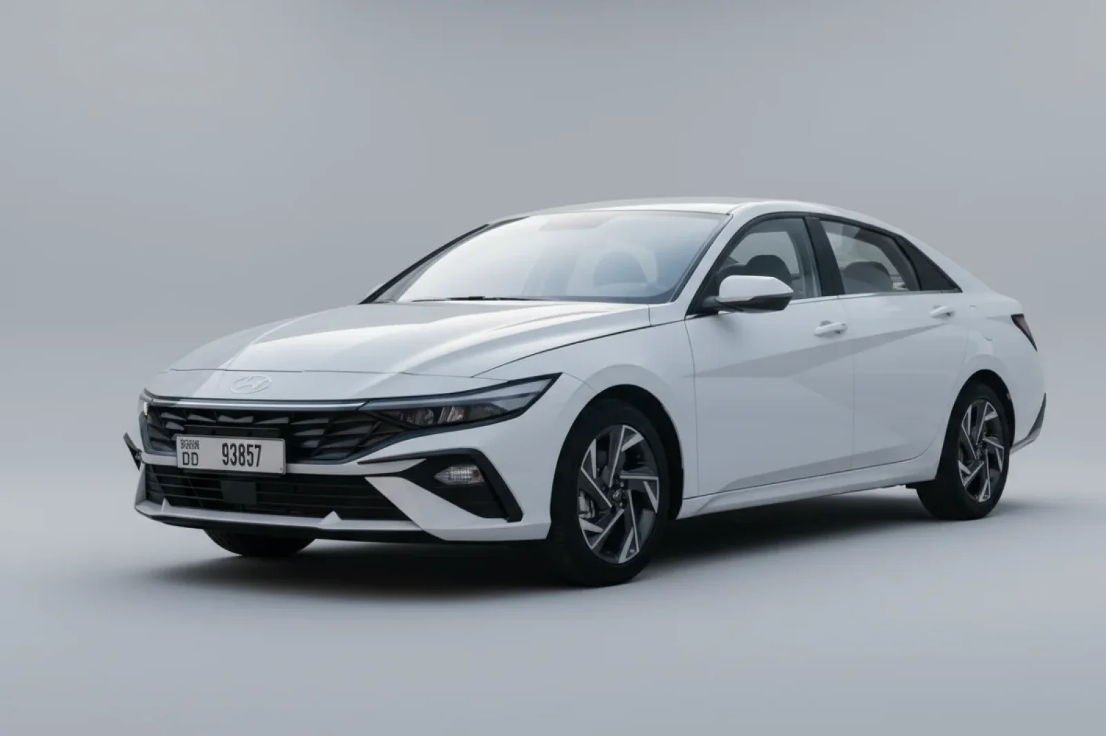 Loyer Hyundai Elantra  Blanc 2025 en Dubai