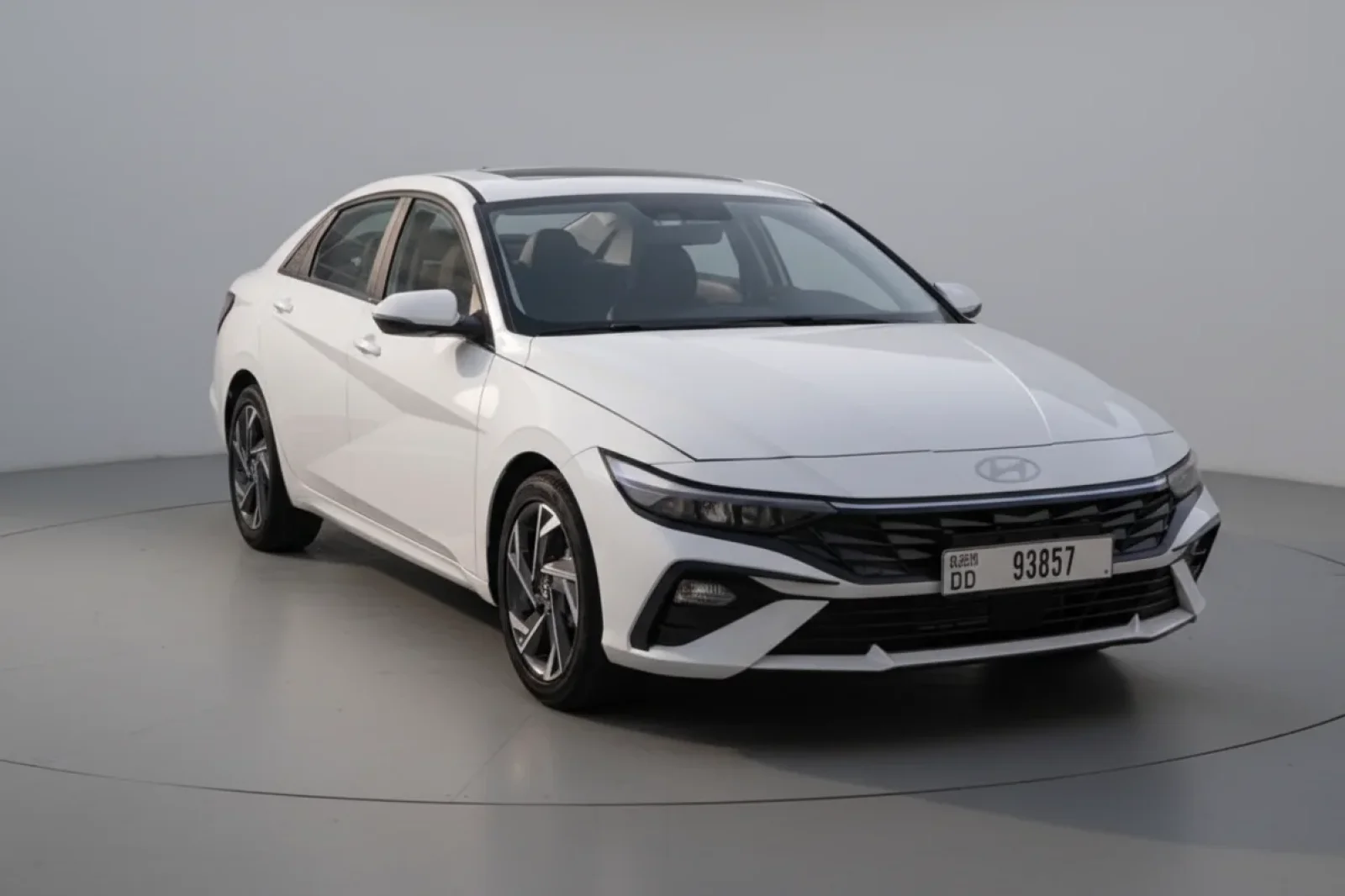 Loyer Hyundai Elantra  Blanc 2025 en Dubai - 2 