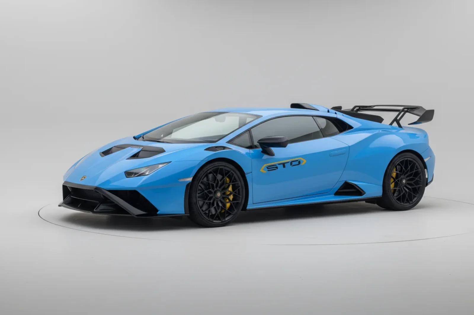 Miete Lamborghini Huracan STO Blau 2024 in der Dubai - 2 