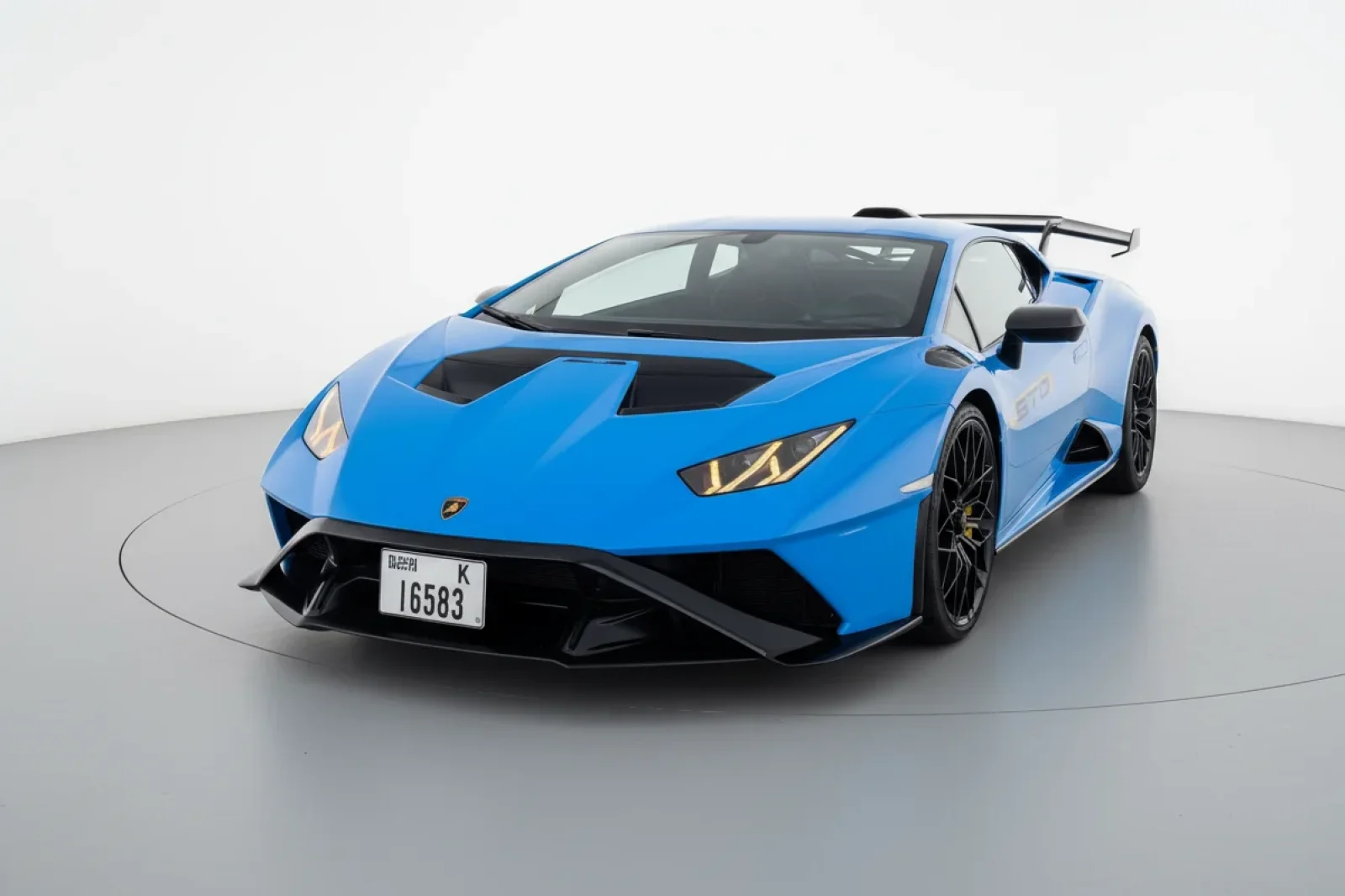 Miete Lamborghini Huracan STO Blau 2024 in der Dubai - 3 