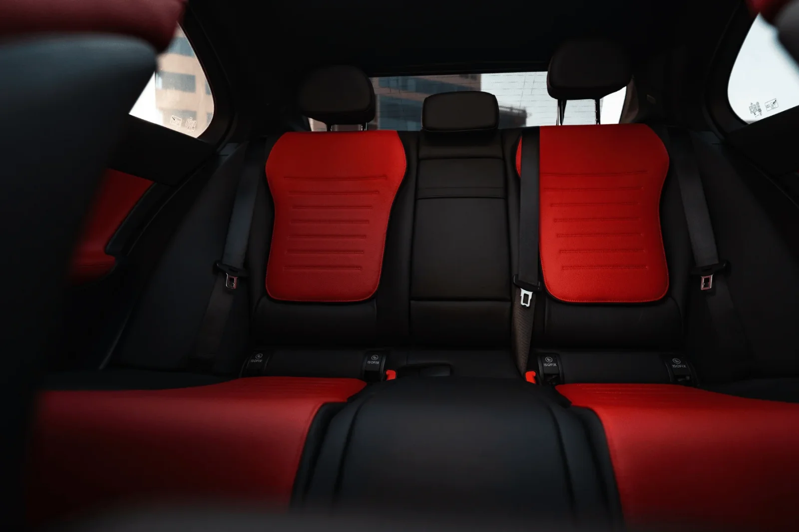 Kiralık Mercedes-Benz C-Class 200 Siyah 2024 içinde Dubai - 6 