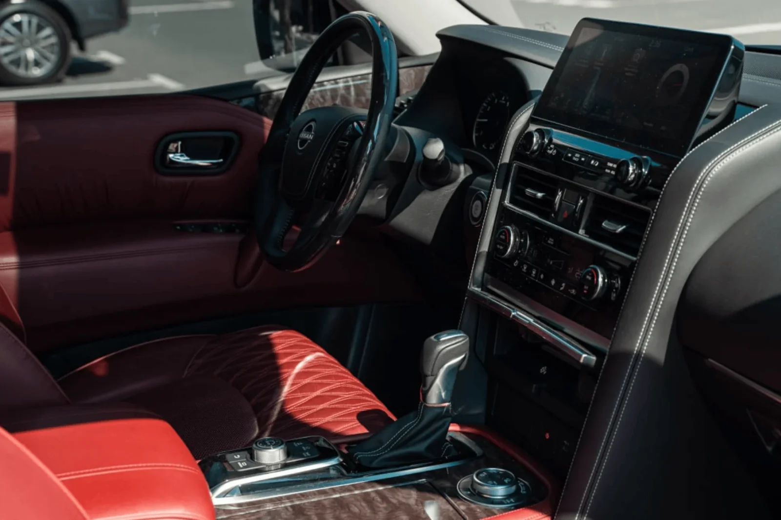 Kiralık Nissan Patrol  Siyah 2022 içinde Dubai - 5 