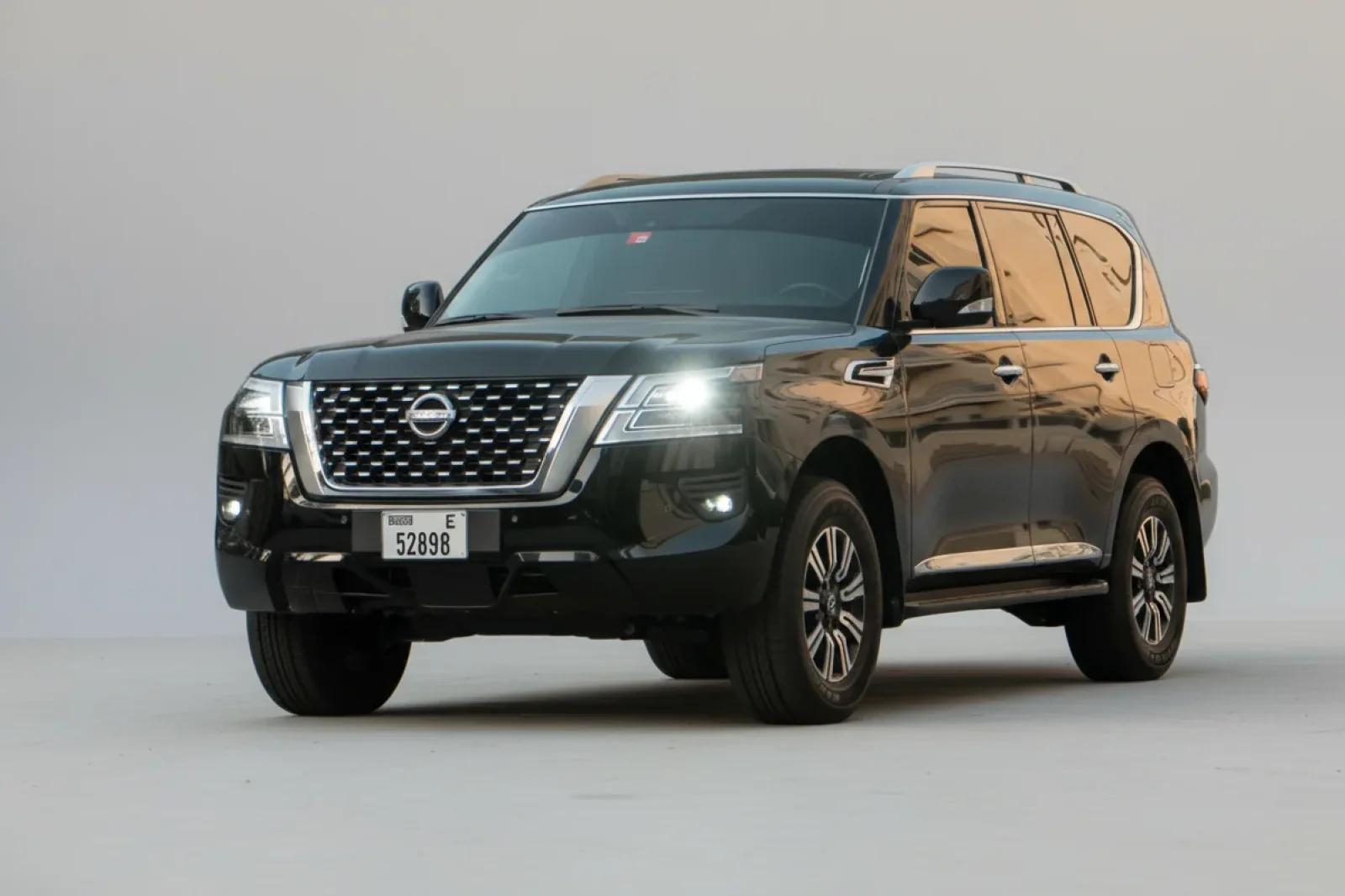 Kiralık Nissan Patrol  Siyah 2022 içinde Dubai