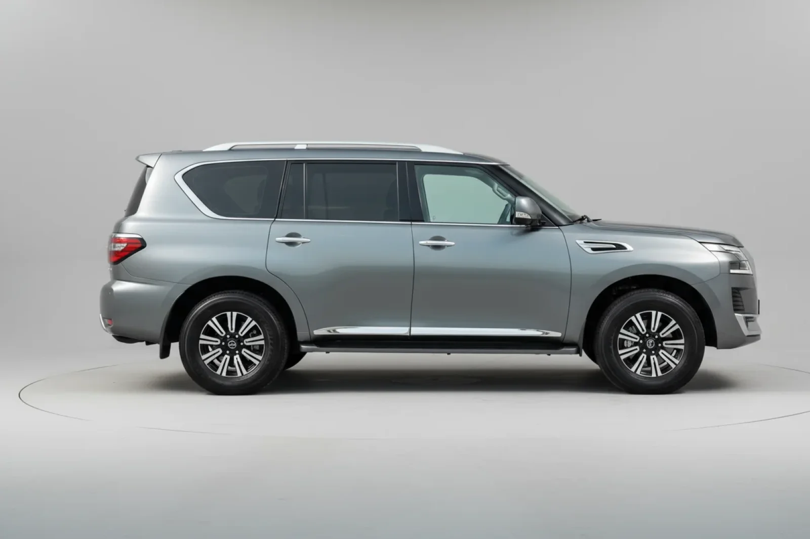 Kiralık Nissan Patrol  Gri 2024 içinde Dubai - 8 