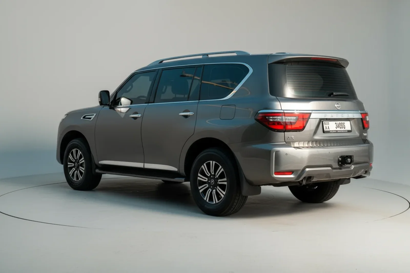 Kiralık Nissan Patrol  Gri 2024 içinde Dubai - 10 