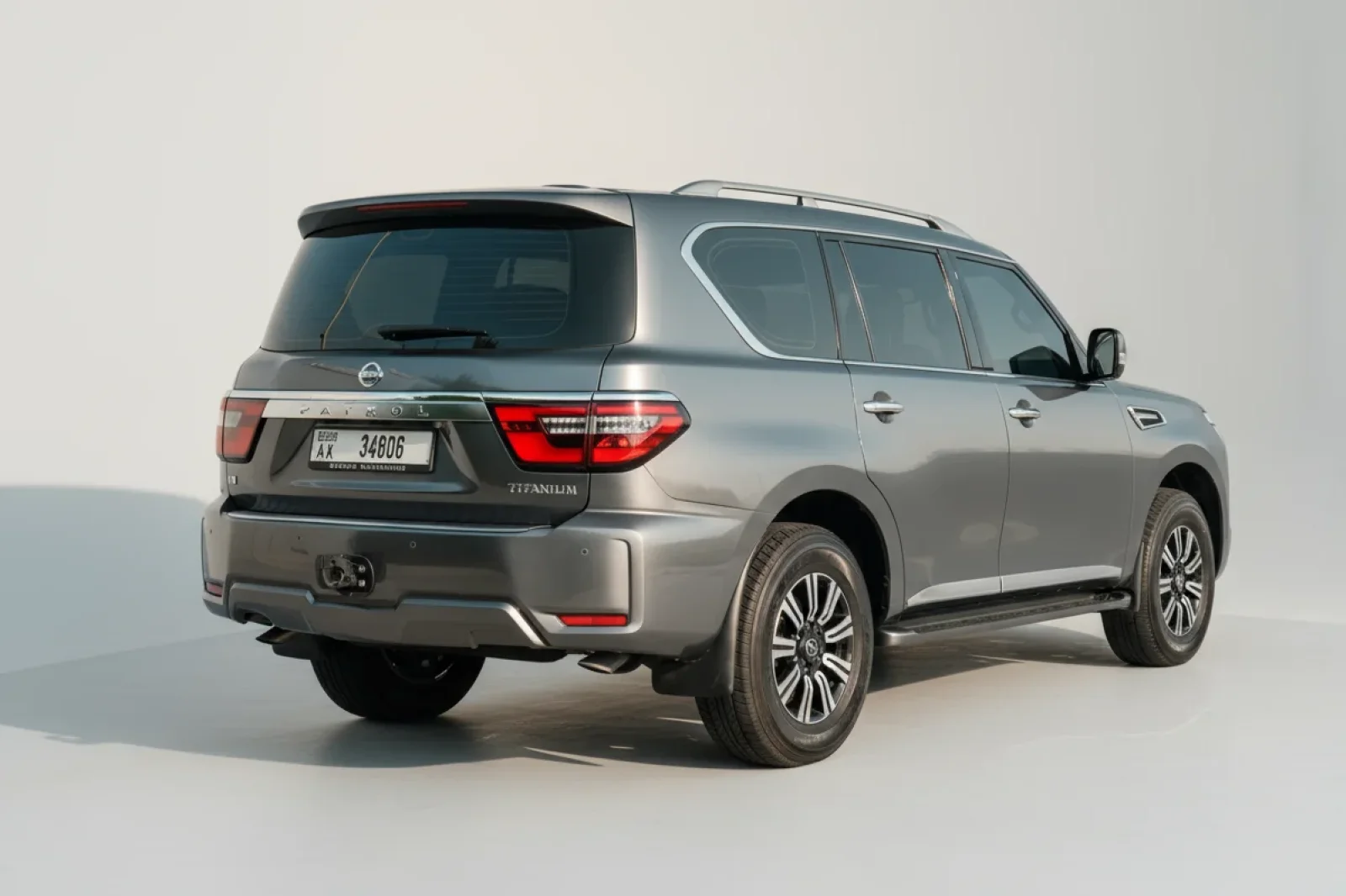 Kiralık Nissan Patrol  Gri 2024 içinde Dubai - 7 