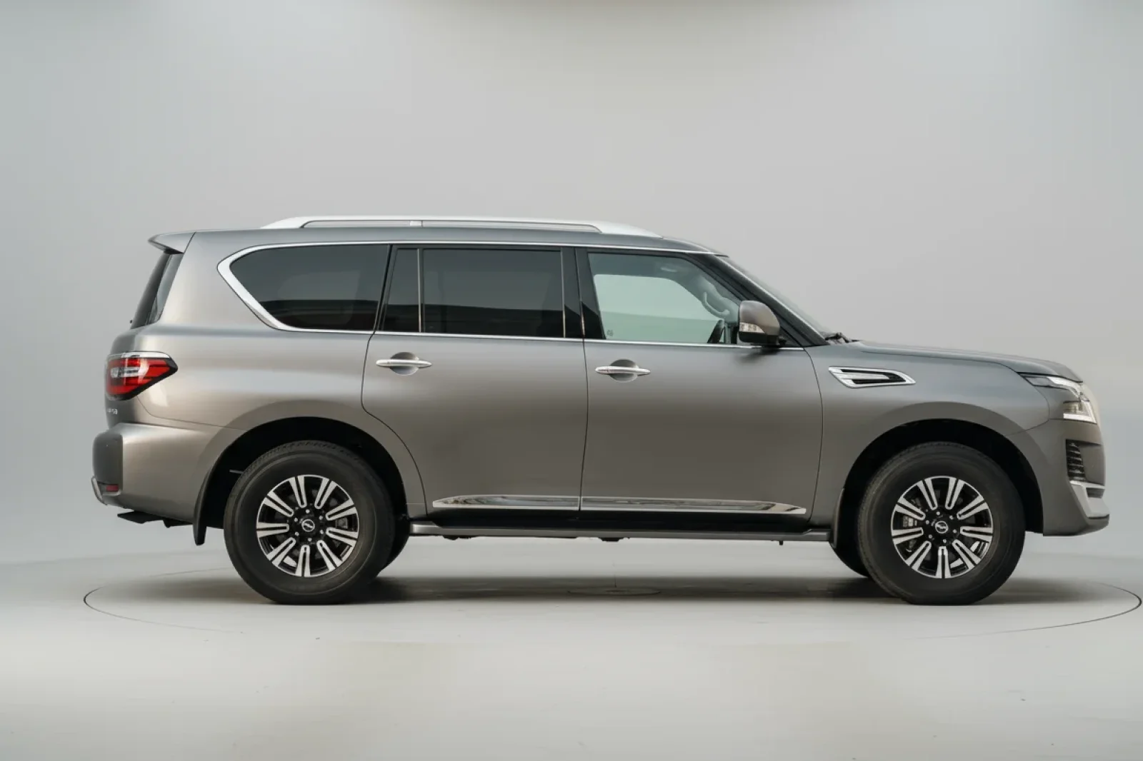 Kiralık Nissan Patrol  Gri 2024 içinde Dubai - 9 