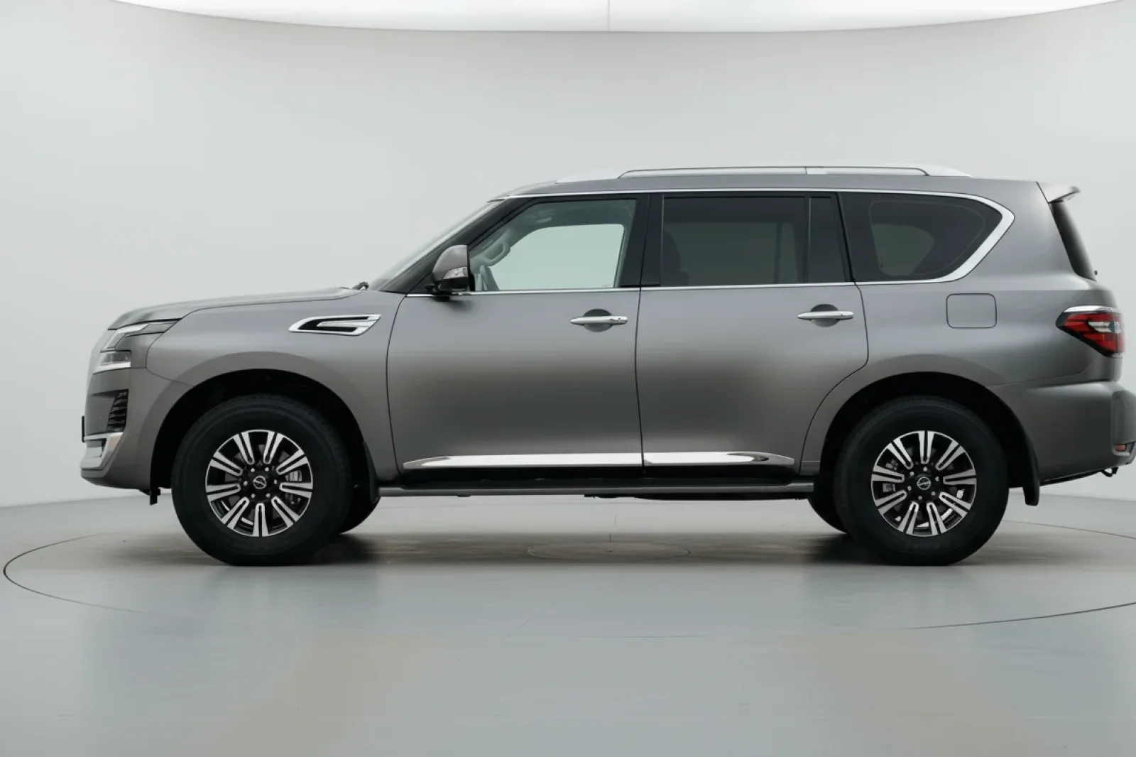 Kiralık Nissan Patrol  Gri 2024 içinde Dubai - 8 