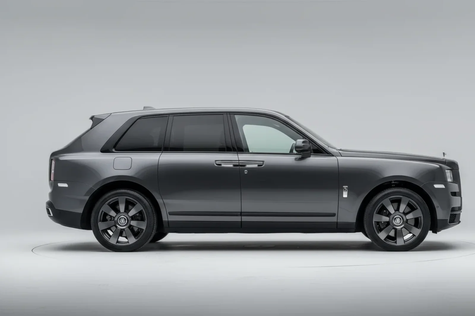 Rent Rolls-Royce Cullinan  Grey 2023 in Dubai - 8 