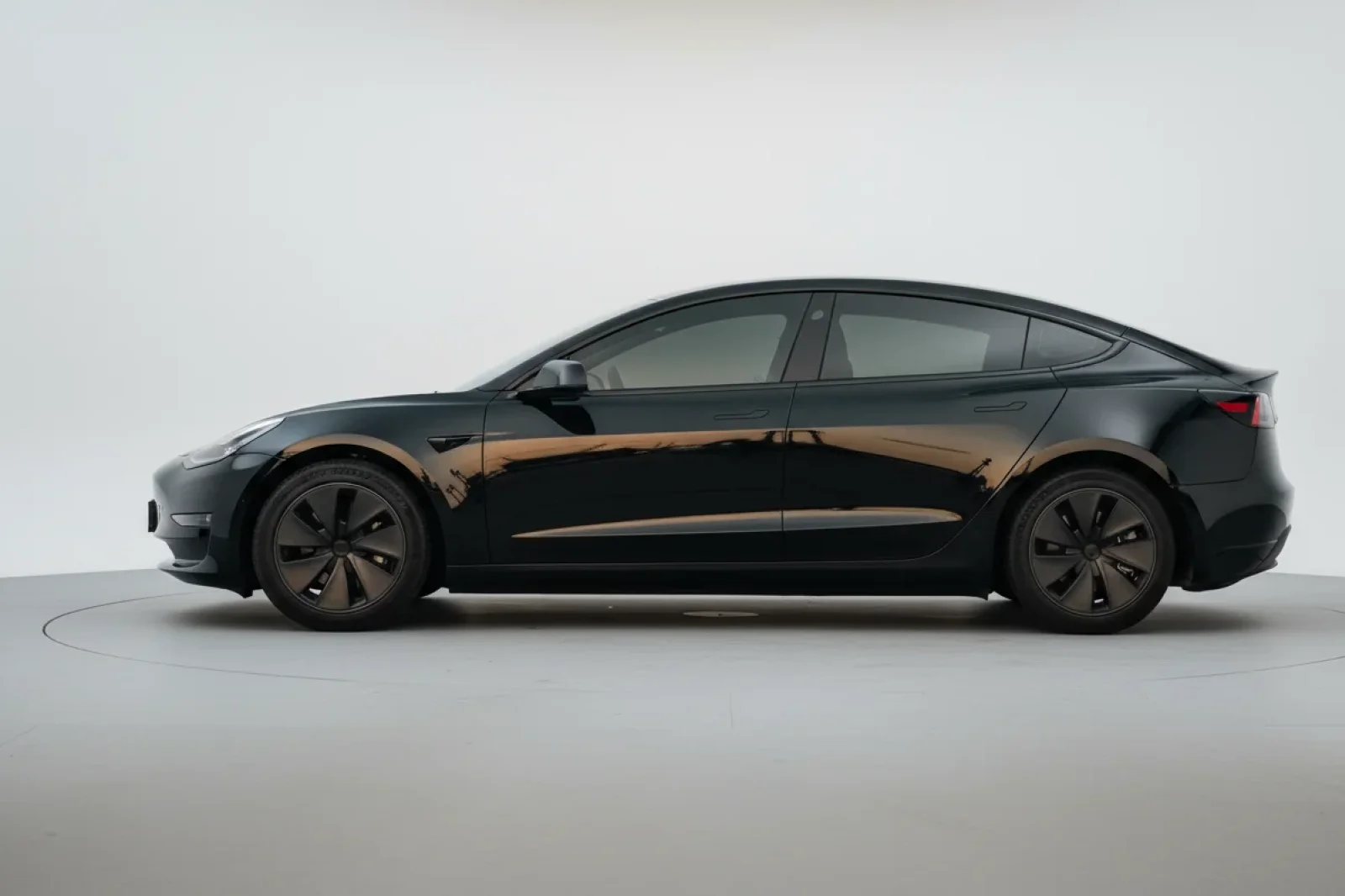 Аренда Tesla Model 3  Черный 2024 в Дубае - 7 