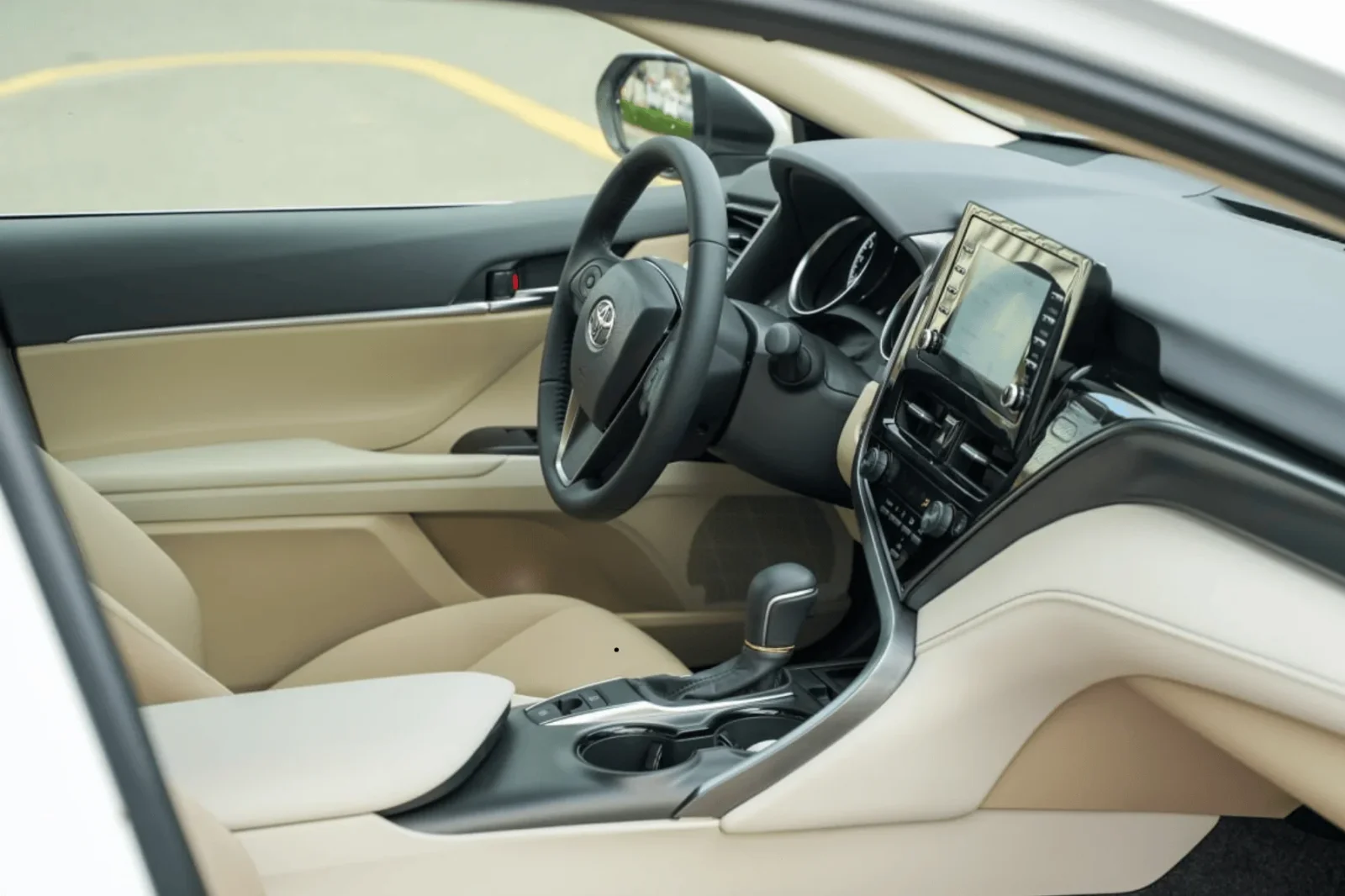 Loyer Toyota Camry  Blanc 2023 en Dubai - 3 