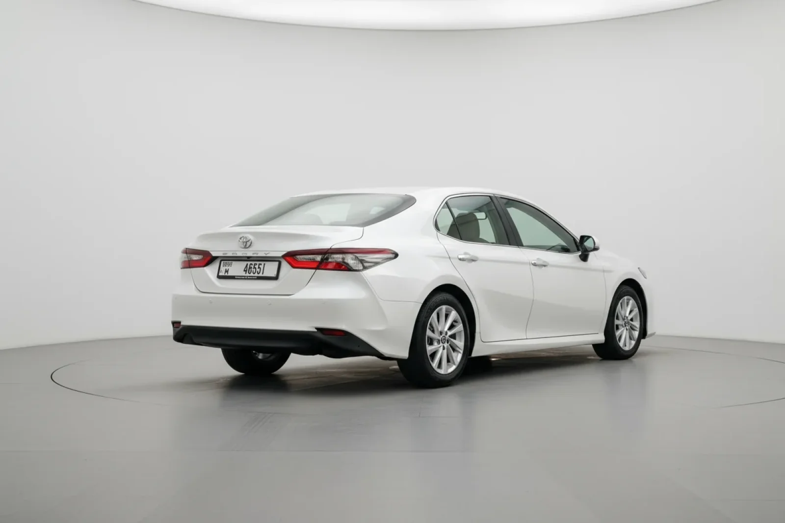 Loyer Toyota Camry  Blanc 2023 en Dubai - 2 