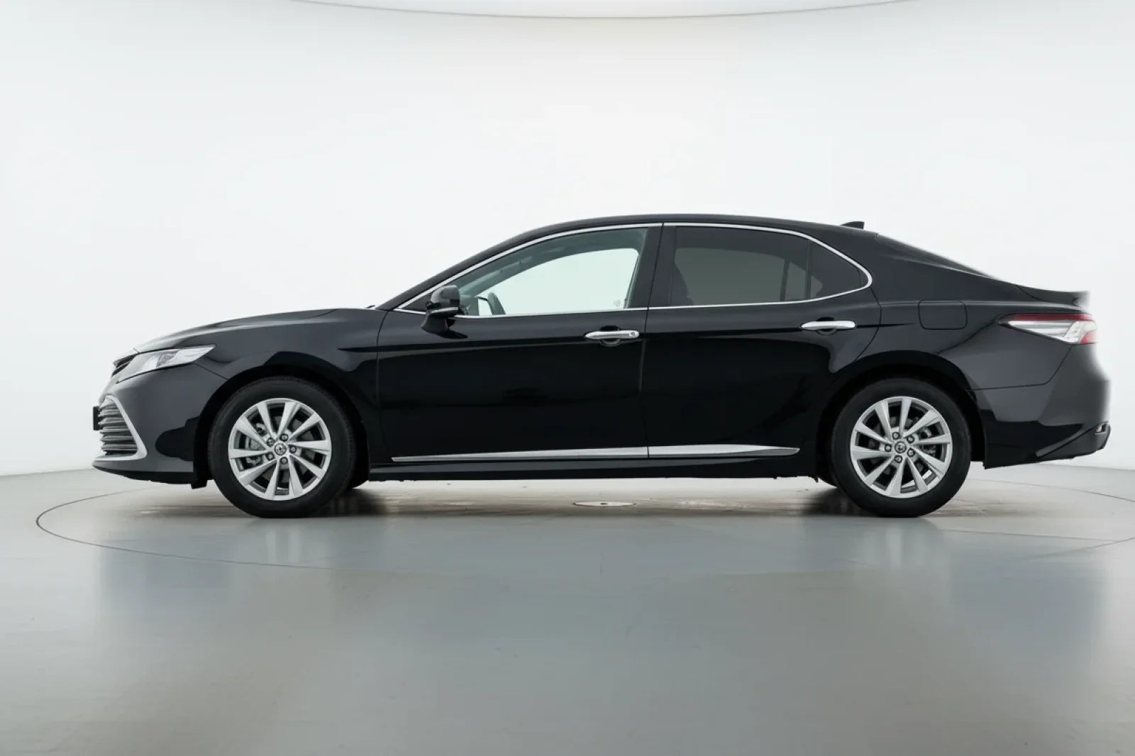 Loyer Toyota Camry  Noir 2023 en Dubai - 2 