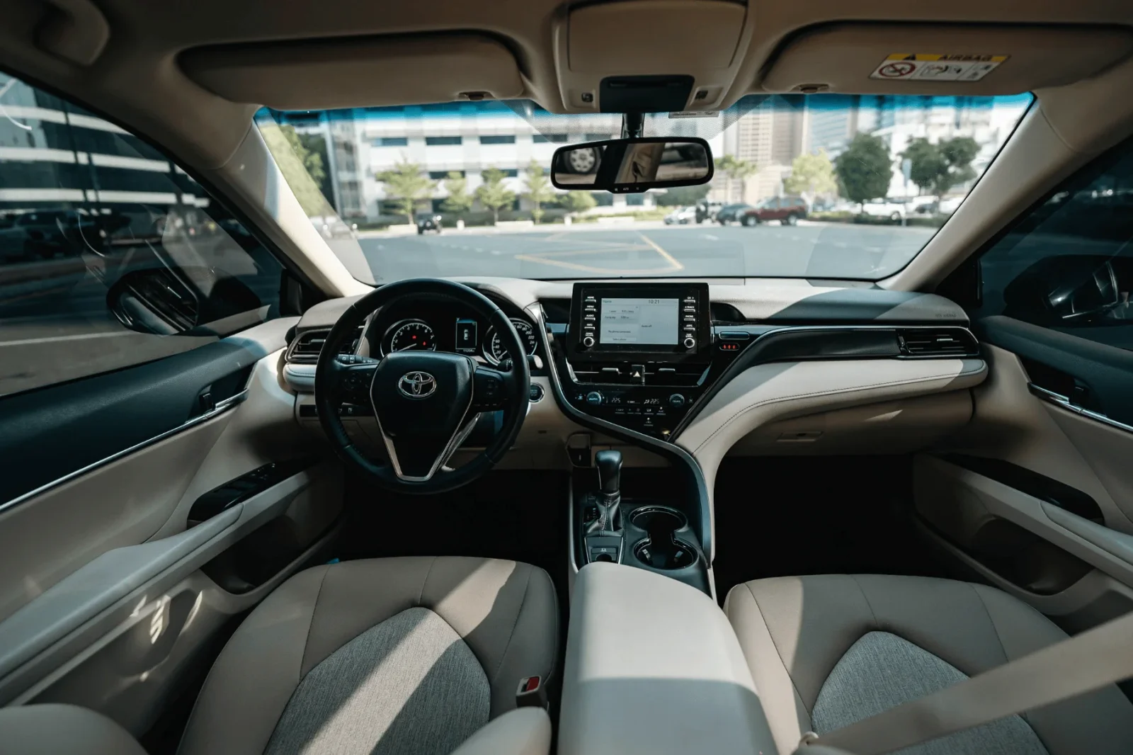 Loyer Toyota Camry  Noir 2023 en Dubai - 4 