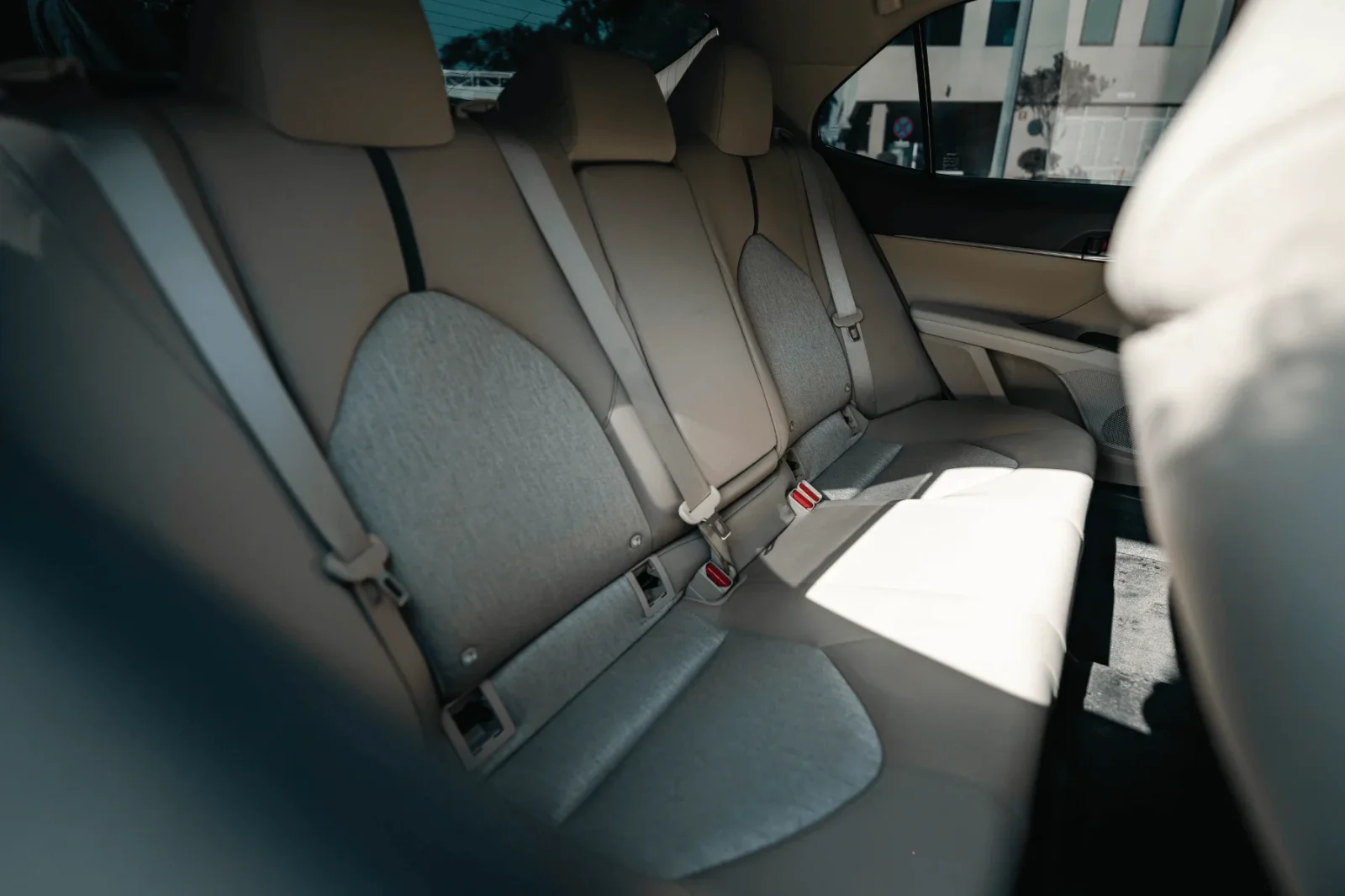 Loyer Toyota Camry  Noir 2023 en Dubai - 3 