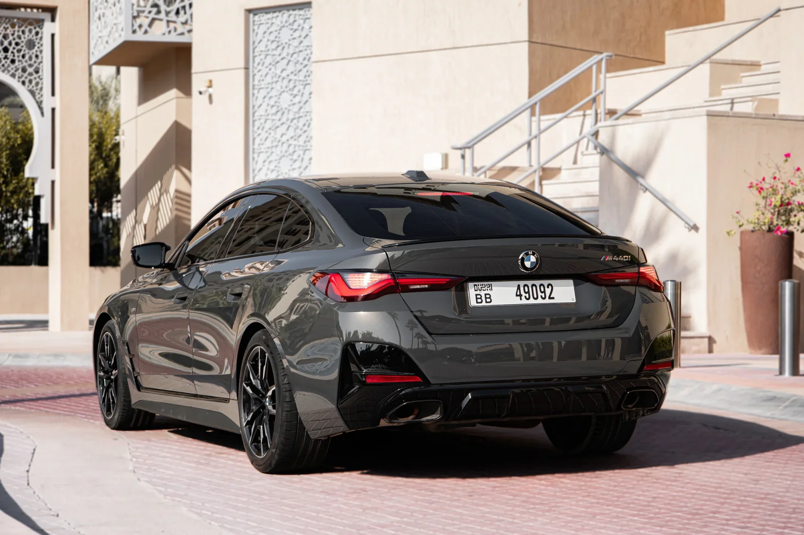 Miete BMW M4 440 Gran Coupe Grau 2024 in der Dubai - 4 