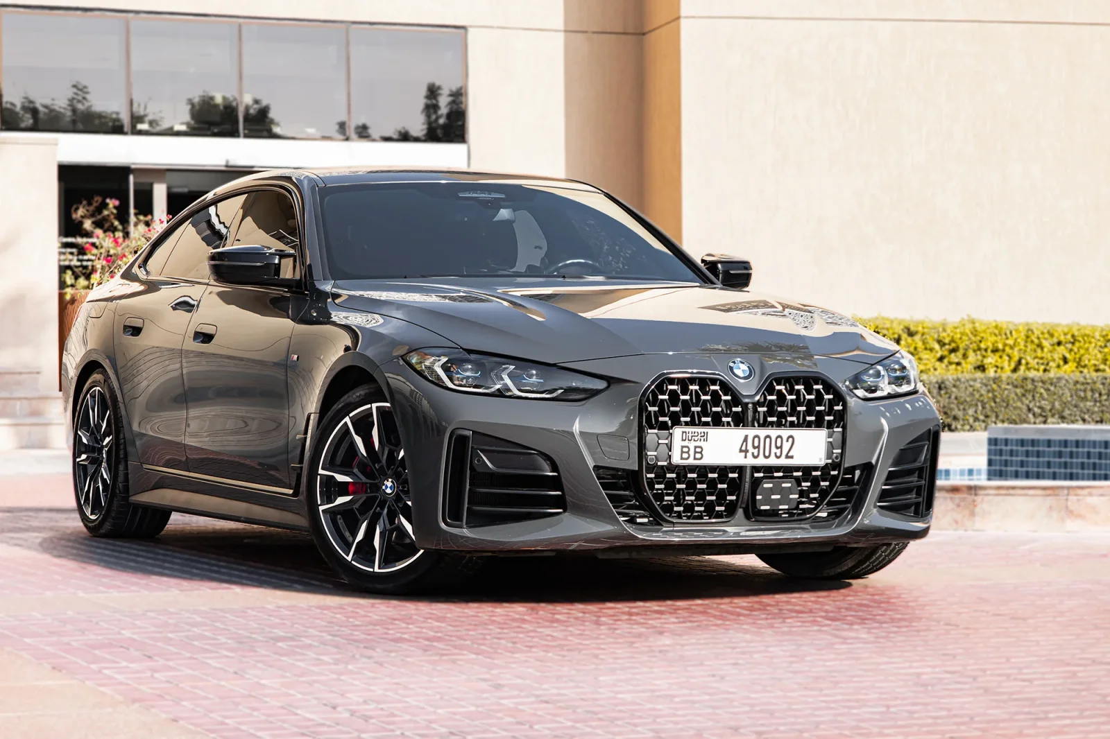 Kiralık BMW M4 440 Gran Coupe Gri 2024 içinde Dubai - 2 