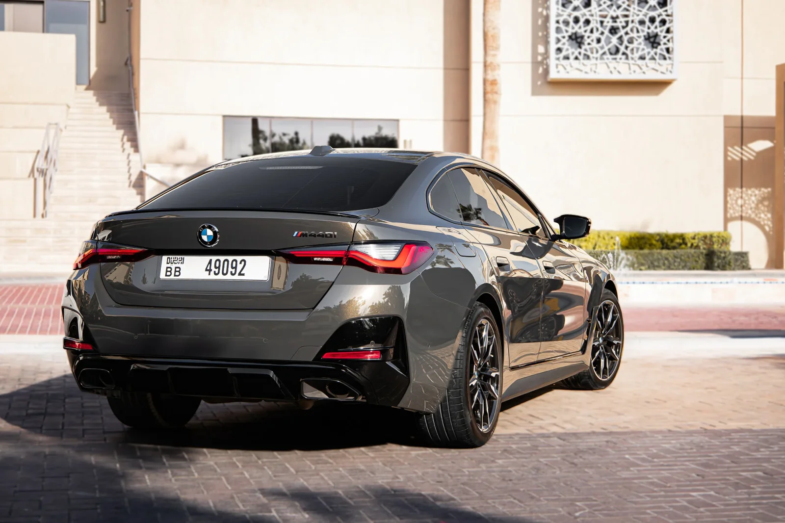 Kiralık BMW M4 440 Gran Coupe Gri 2024 içinde Dubai - 10 