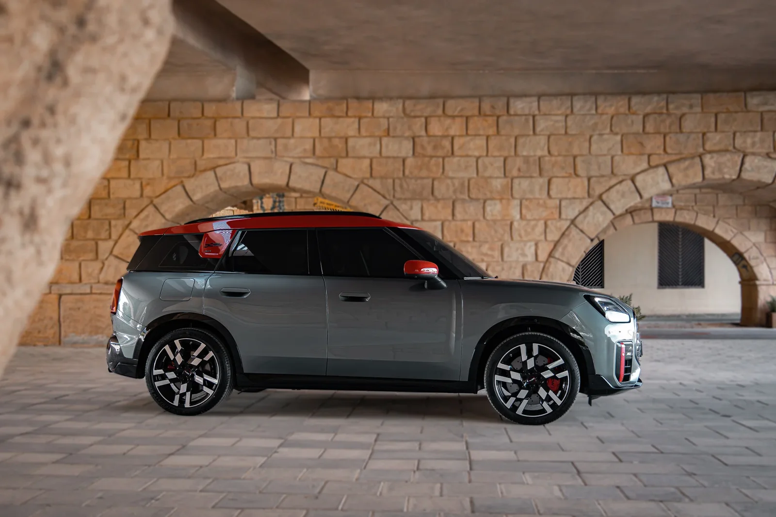 Alquiler Mini Countryman JCW Gris 2024 en Dubái - 9 