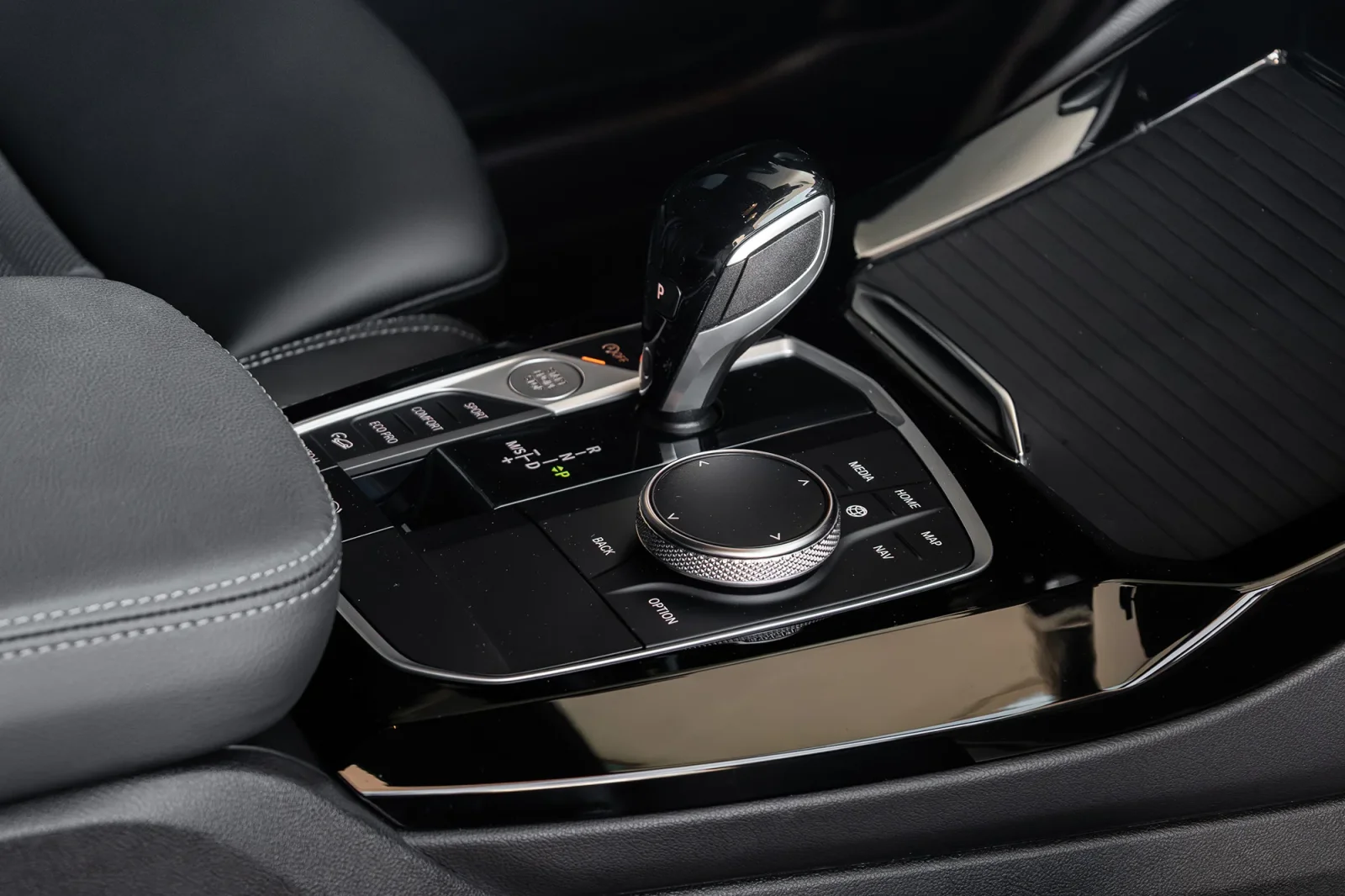 Loyer BMW X3 20i M - Sport Blanc 2022 en Dubai - 6 